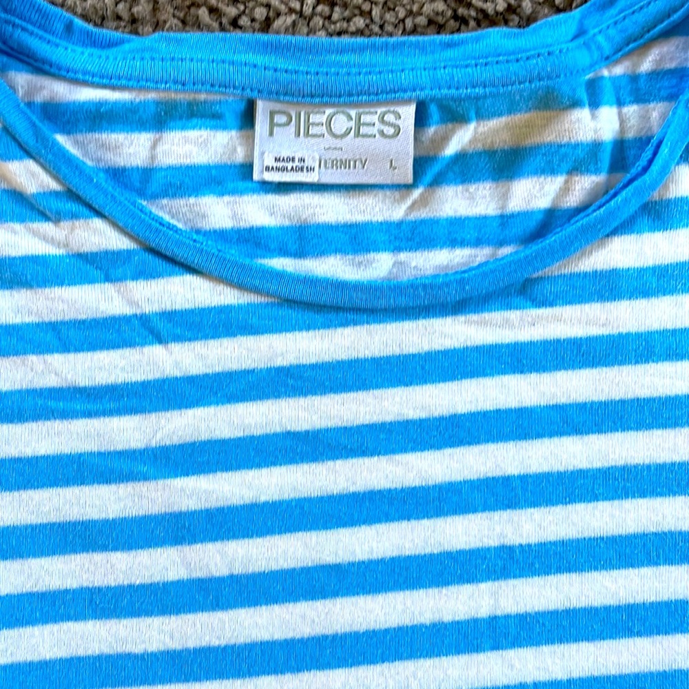 Maternity long sleeve top size Large. Comfortable, stretchy, like new.